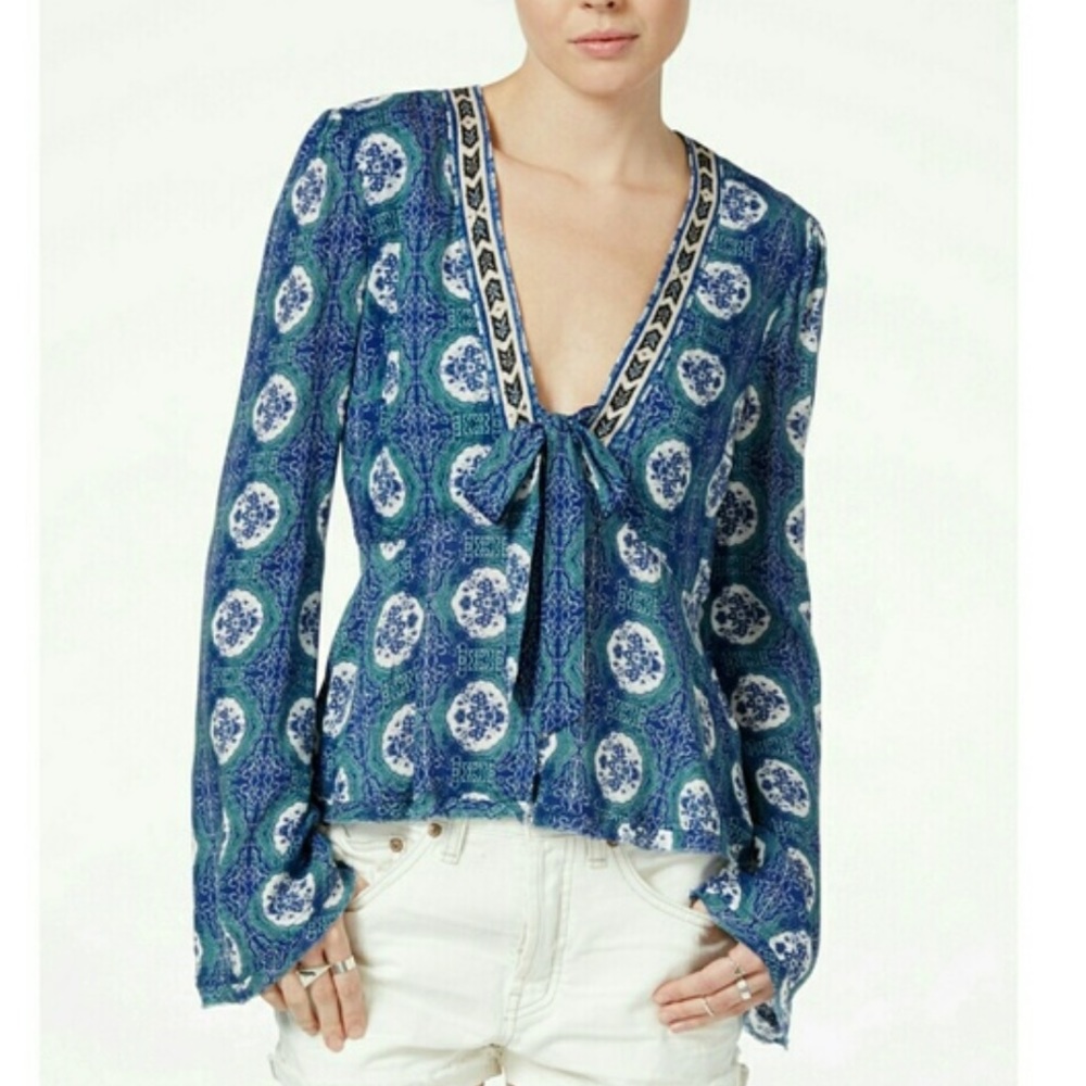 💙Free People V-neck tie-front Bell Sleeve top💙